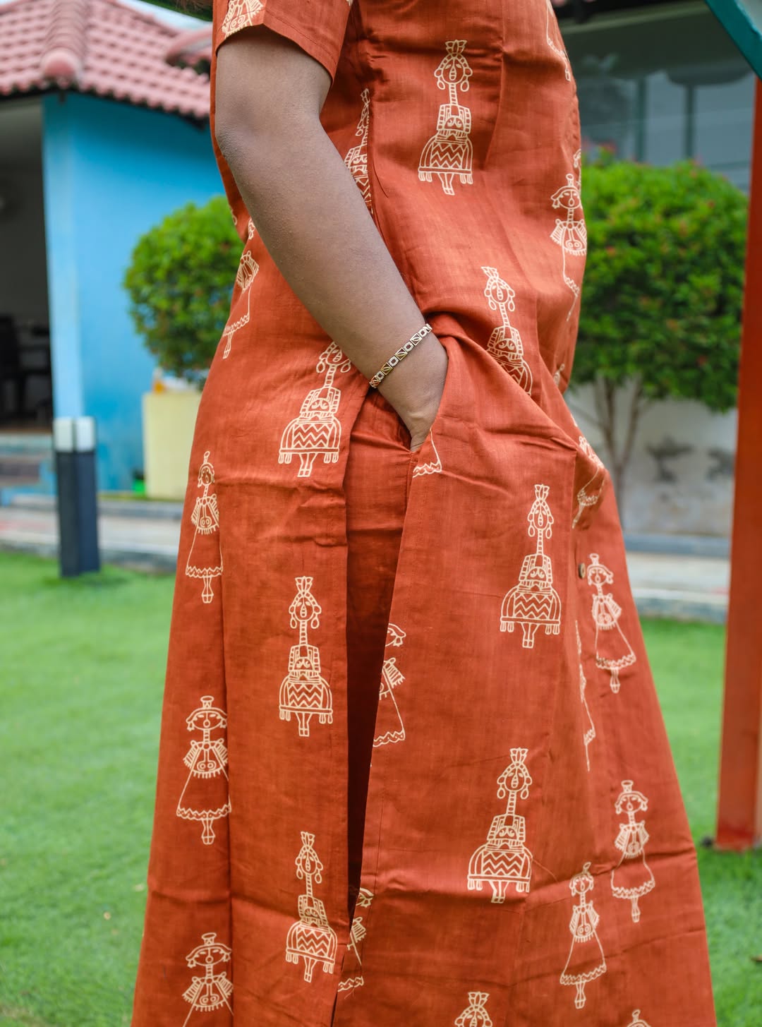 WOMEN'S ETHNIC WARLI PRINT CO_ORD SET IN RUST ORANGE