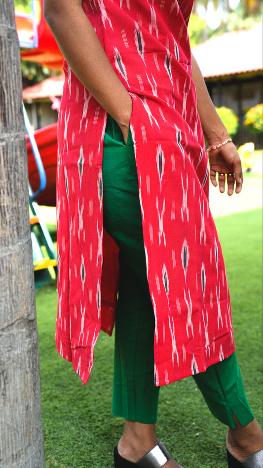 WOMEN'S ELEGANT RED IKAT KURTI SET WITH A GREEN DUPATTA