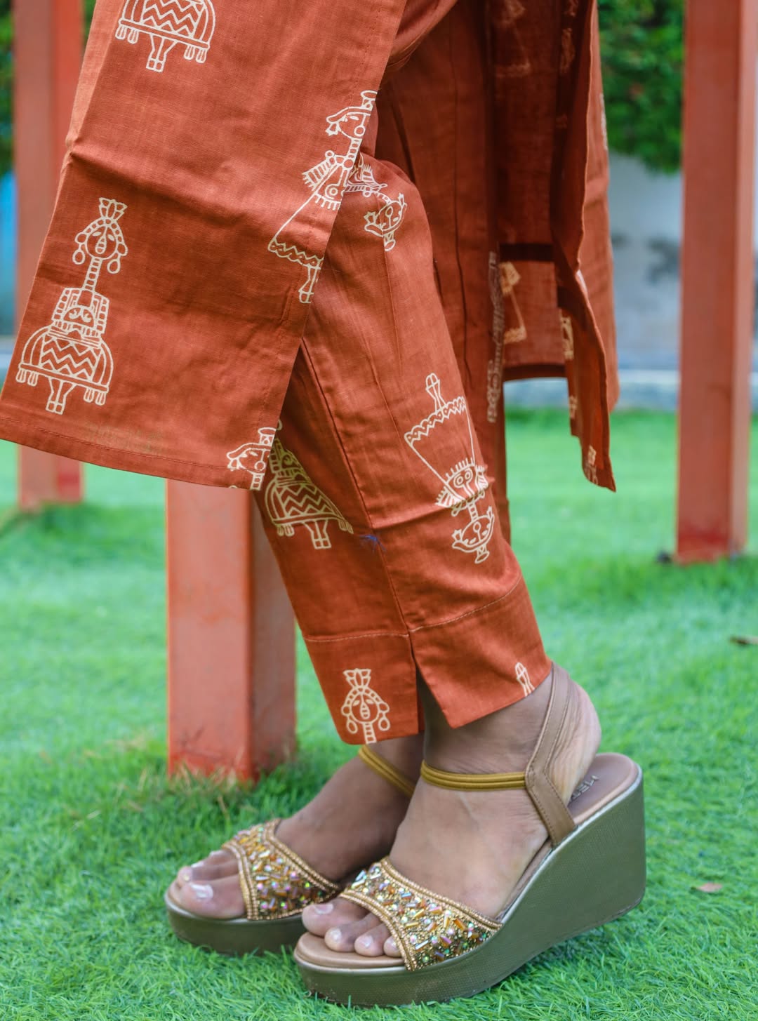 WOMEN'S ETHNIC WARLI PRINT CO_ORD SET IN RUST ORANGE