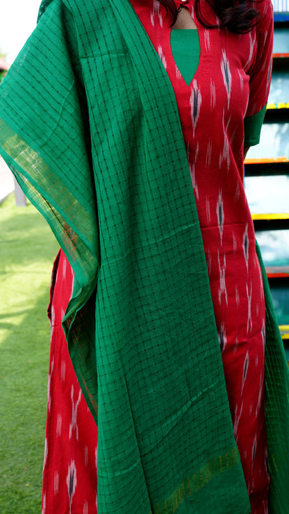 WOMEN'S ELEGANT RED IKAT KURTI SET WITH A GREEN DUPATTA