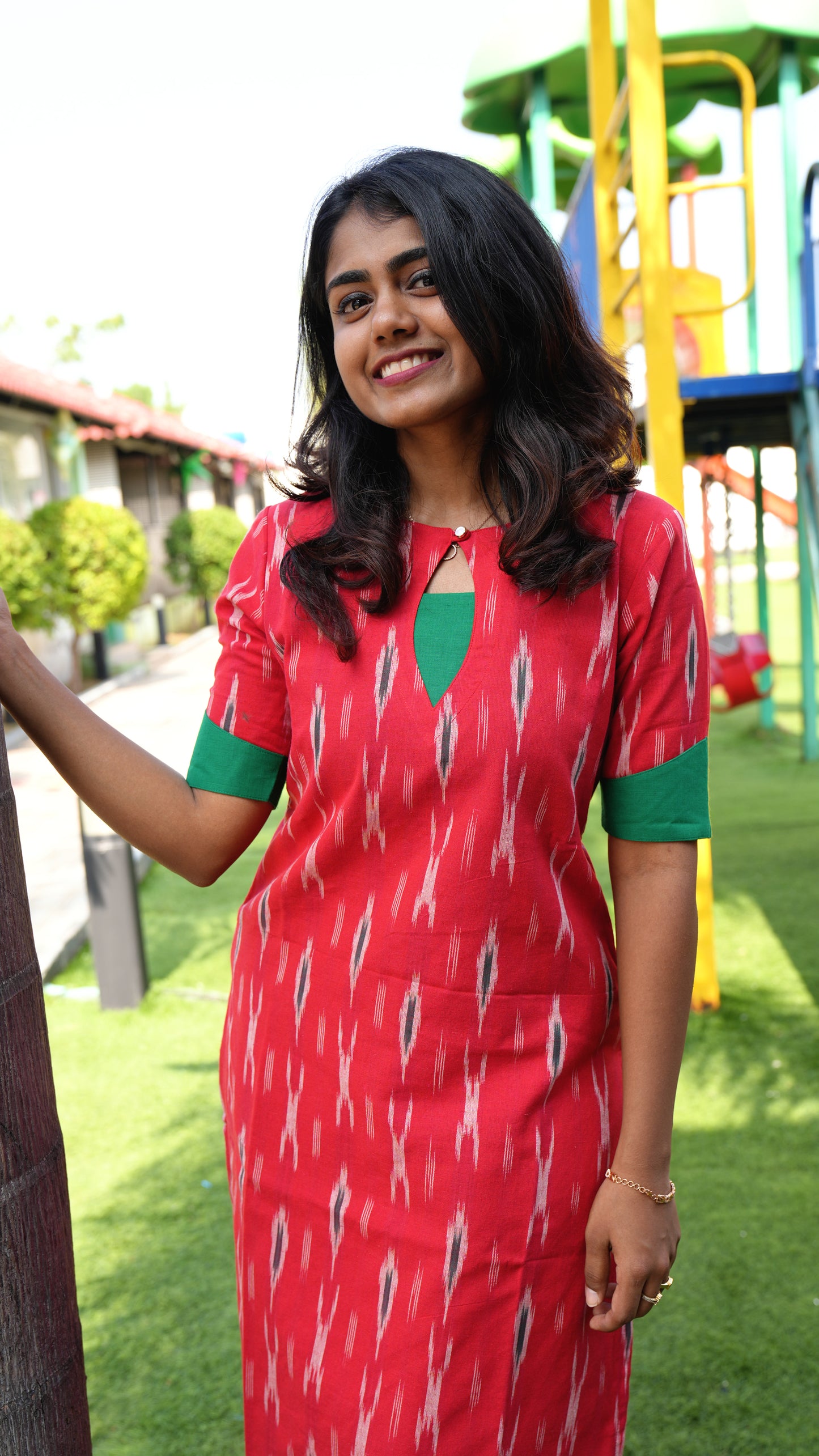 WOMEN'S ELEGANT RED IKAT KURTI SET WITH A GREEN DUPATTA