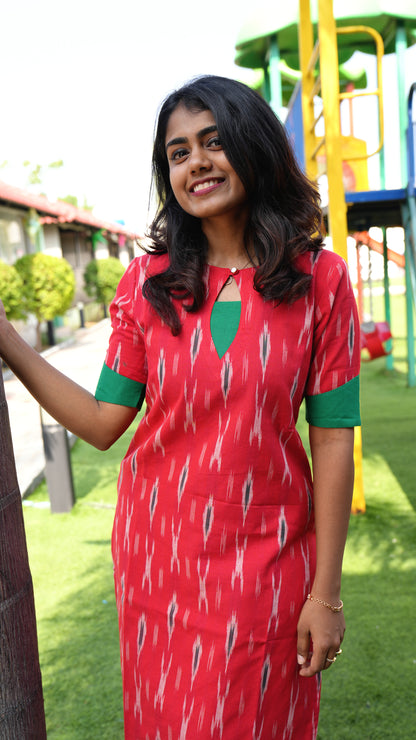 WOMEN'S ELEGANT RED IKAT KURTI SET WITH A GREEN DUPATTA