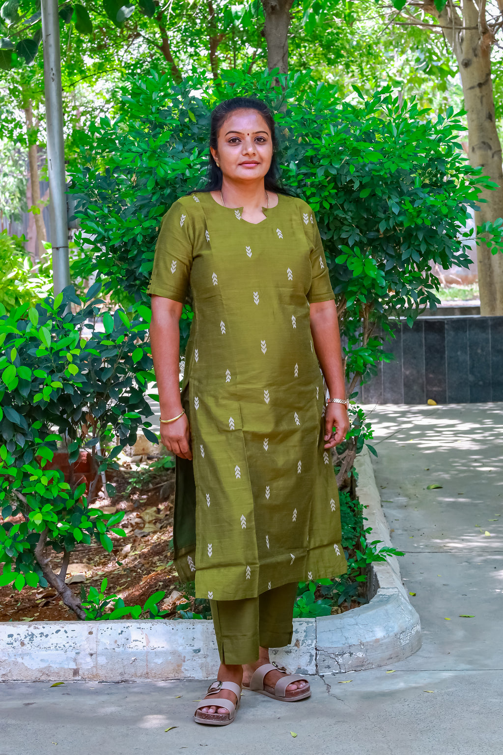 ELEGANT OLIVE GREEN RAW SILK 3PCS SET WITH ASHA SILK DUPATTA