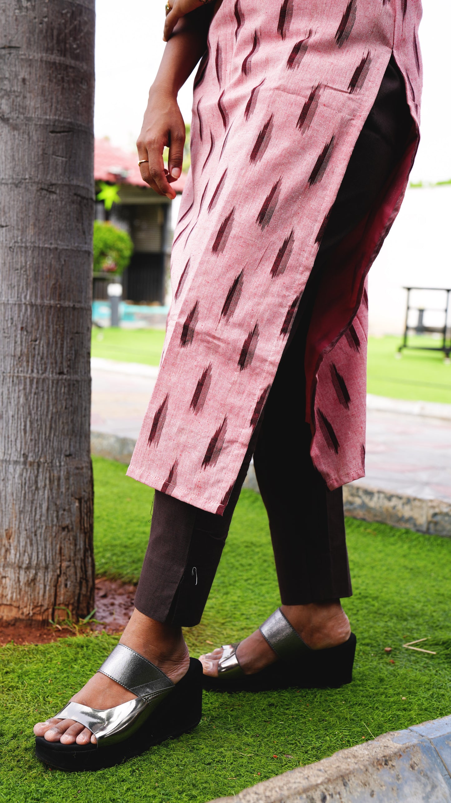 WOMEN'S ELEGANT IKAT COTTON PINK KURTI SET WITH A COFFEE BROWN DUPATTA