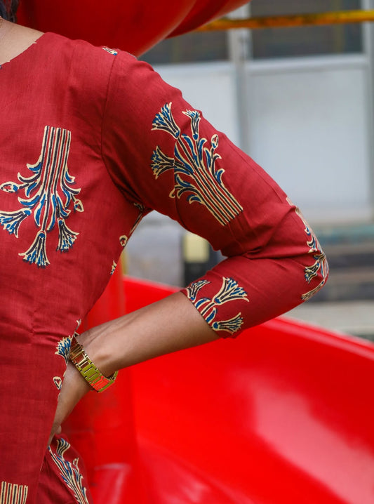 ELEGANT NOTCH NECK COTTON PRINTED KURTI SET