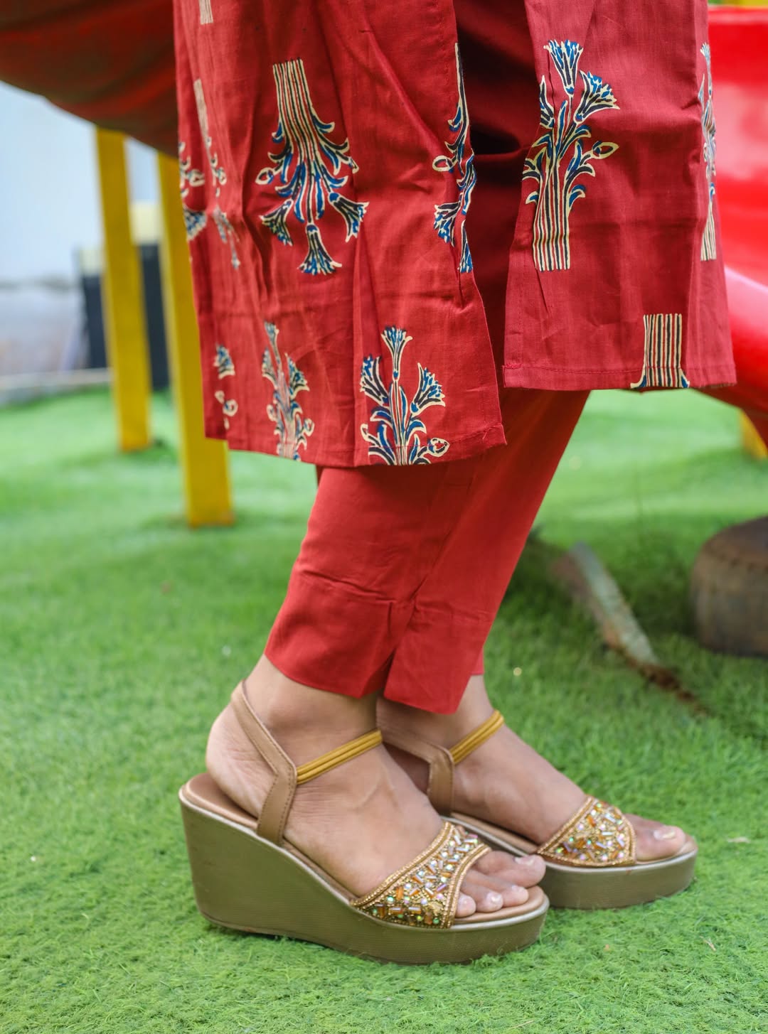 ELEGANT NOTCH NECK COTTON PRINTED KURTI SET