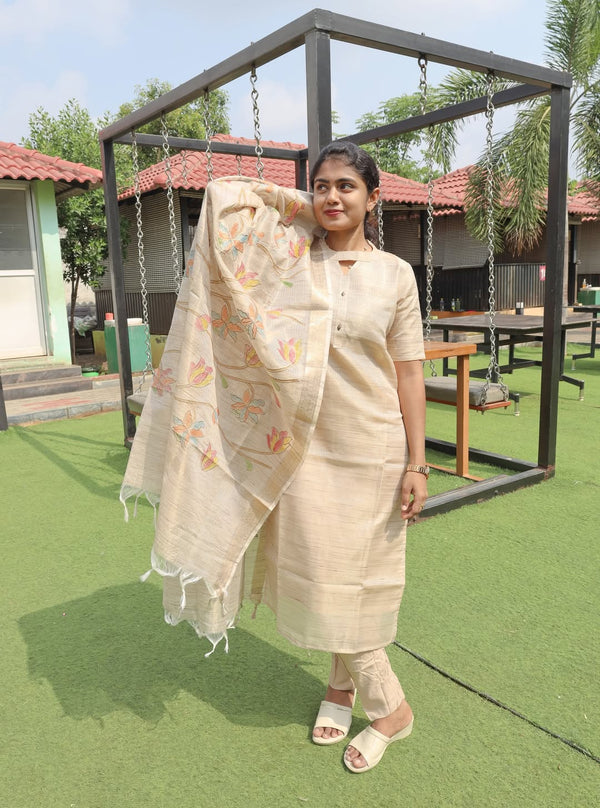 WOMEN’S ELEGANT BEIGE TEXTURED KURTI SET WITH DESIGNER KEYHOLE NECK