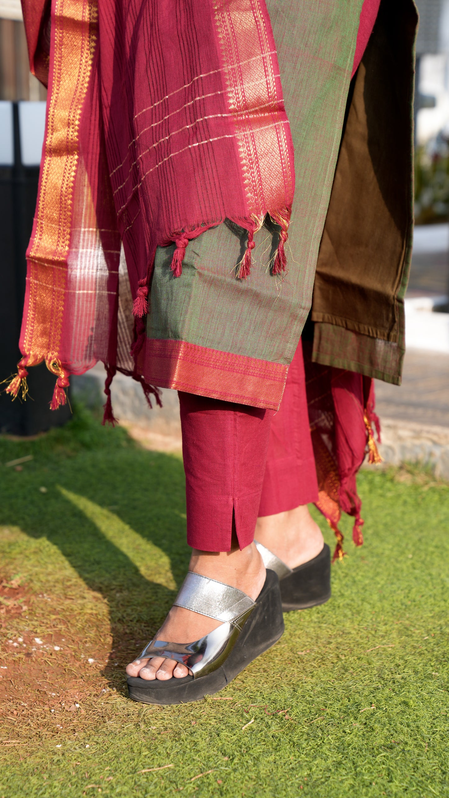 WOMEN'S ELEGANT OLIVE GREEN KURTI SET WITH A RED DUPATTA