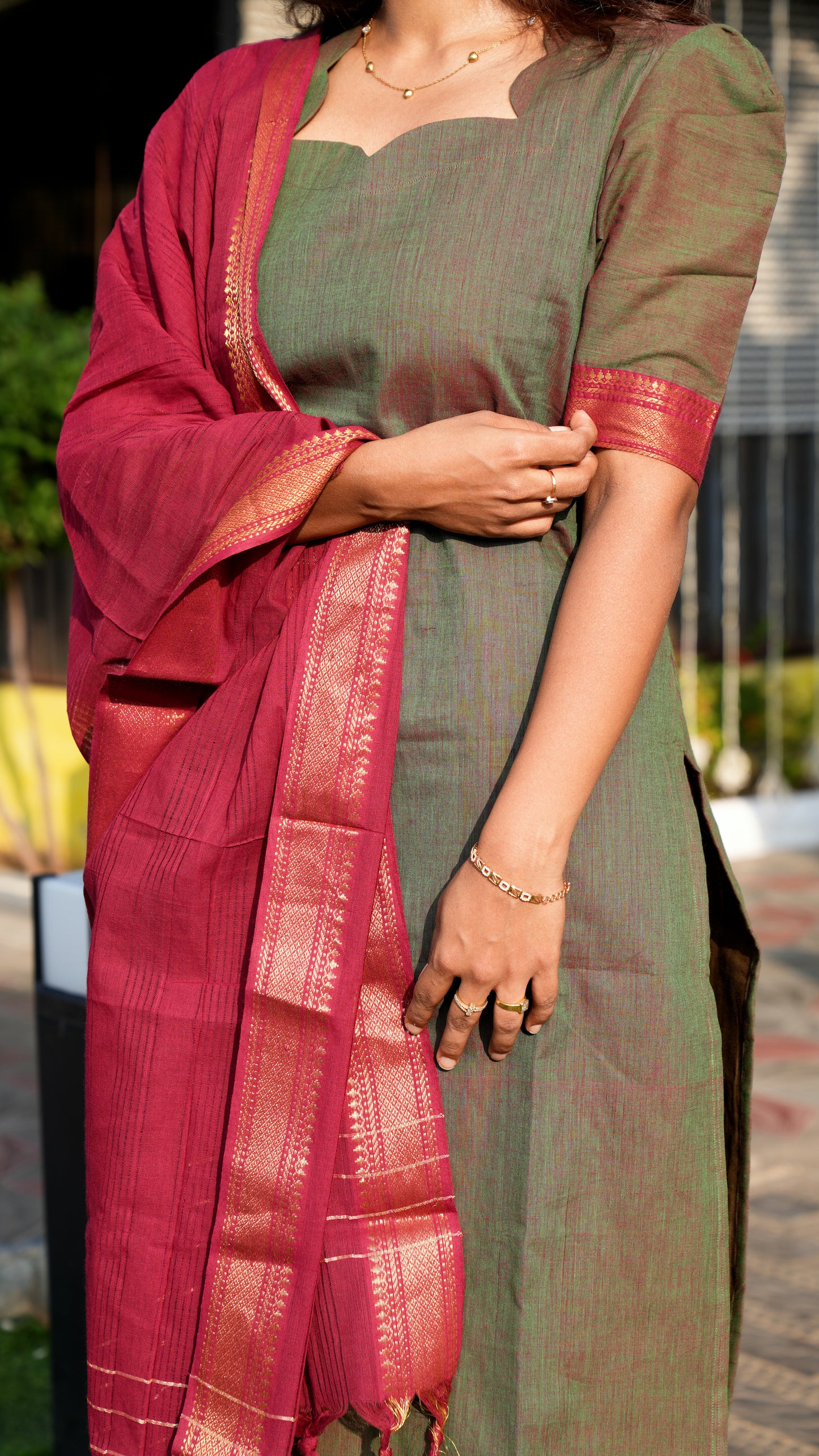 WOMEN'S ELEGANT OLIVE GREEN KURTI SET WITH A RED DUPATTA