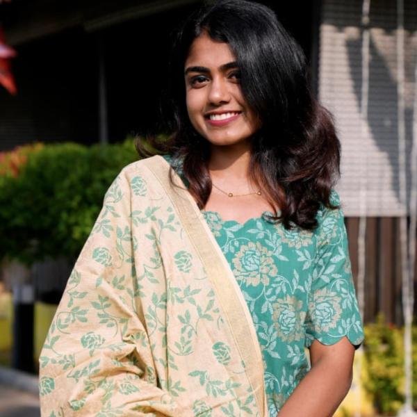 WOMEN’S ELEGANT GREEN KURTI SET WITH DUPATTA